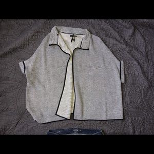 Cozy poncho with short sleeve